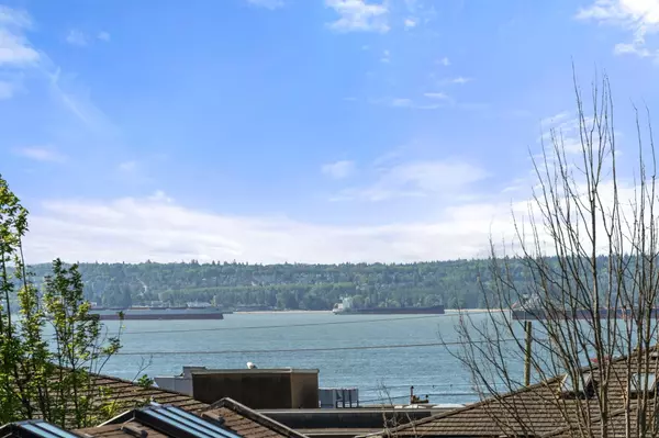 West Vancouver, BC V7V 1Y1,2408 Haywood AVE #201