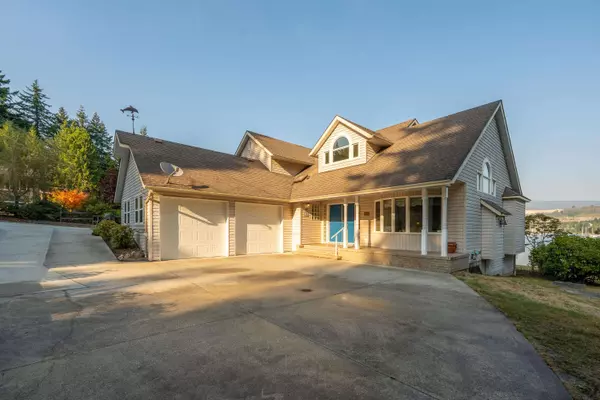 Sechelt, BC V7Z 0L7,5883 Spray ST