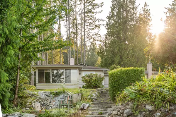 Sechelt, BC V7Z 0L7,5883 Spray ST