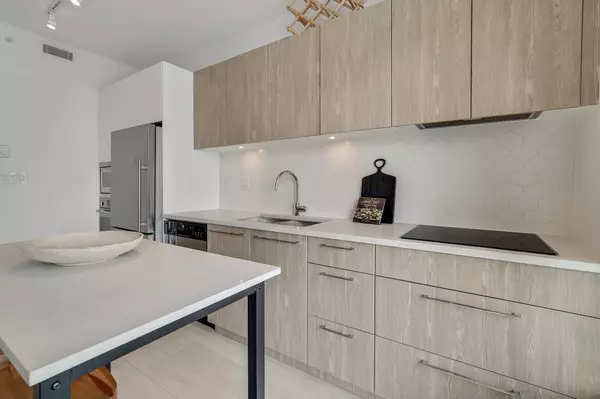 Coquitlam, BC V3J 0H9,691 North RD #606