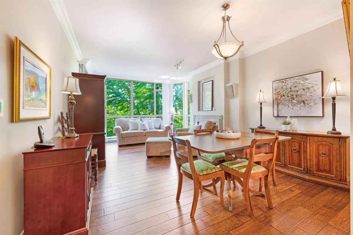 North Vancouver, BC V7M 3M2,160 W Keith RD #302