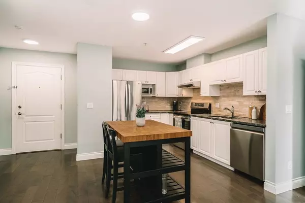 Maple Ridge, BC V2X 2L5,22230 North AVE #204