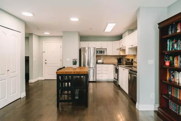 Maple Ridge, BC V2X 2L5,22230 North AVE #204