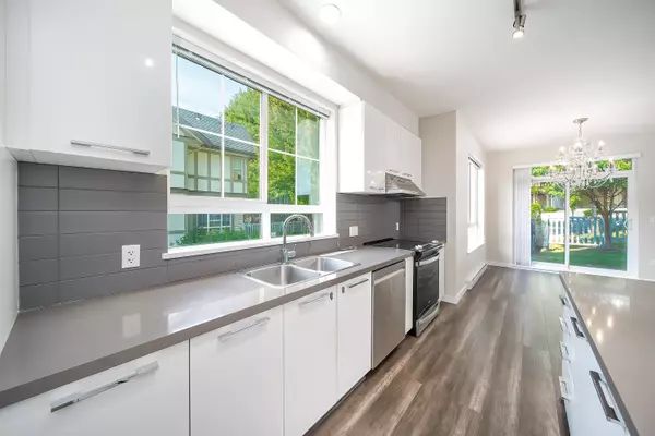 Coquitlam, BC V3E 0J2,1338 Hames CRES #11