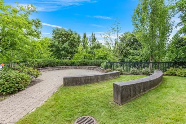 Coquitlam, BC V3E 0B7,3156 Dayanee Springs BLVD #305