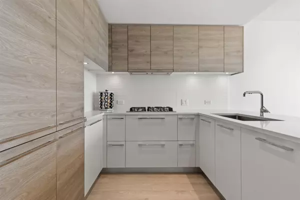 Burnaby, BC V3N 0G9,7388 Kingsway #1007