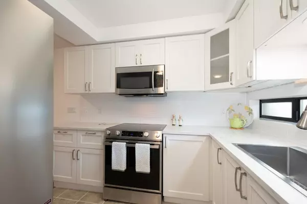 North Vancouver, BC V7L 4R1,140 E 4th ST #214