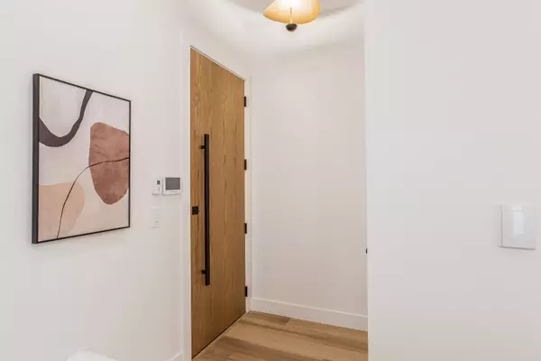 Vancouver, BC V6R 2V8,3336 W 14th AVE