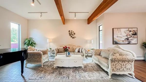 Vancouver, BC V6L 1A6,2236 W 18th AVE