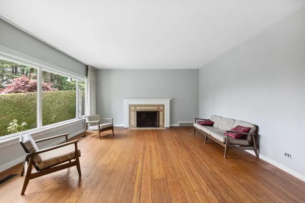 West Vancouver, BC V7T 2E3,1053 Lawson AVE