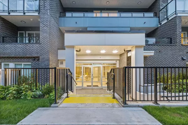 Port Moody, BC V3H 0N4,2002 St. George ST #317