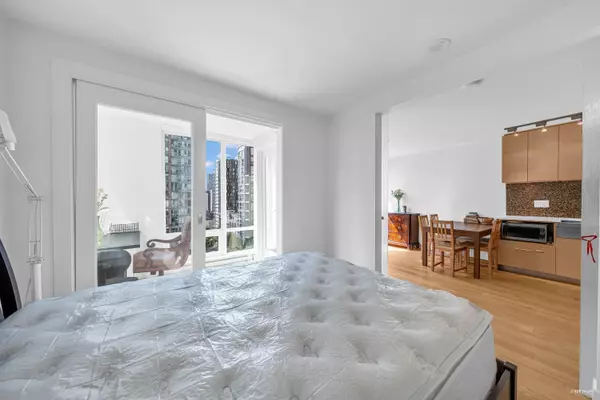 Vancouver, BC V6B 0E4,565 Smithe ST #1002