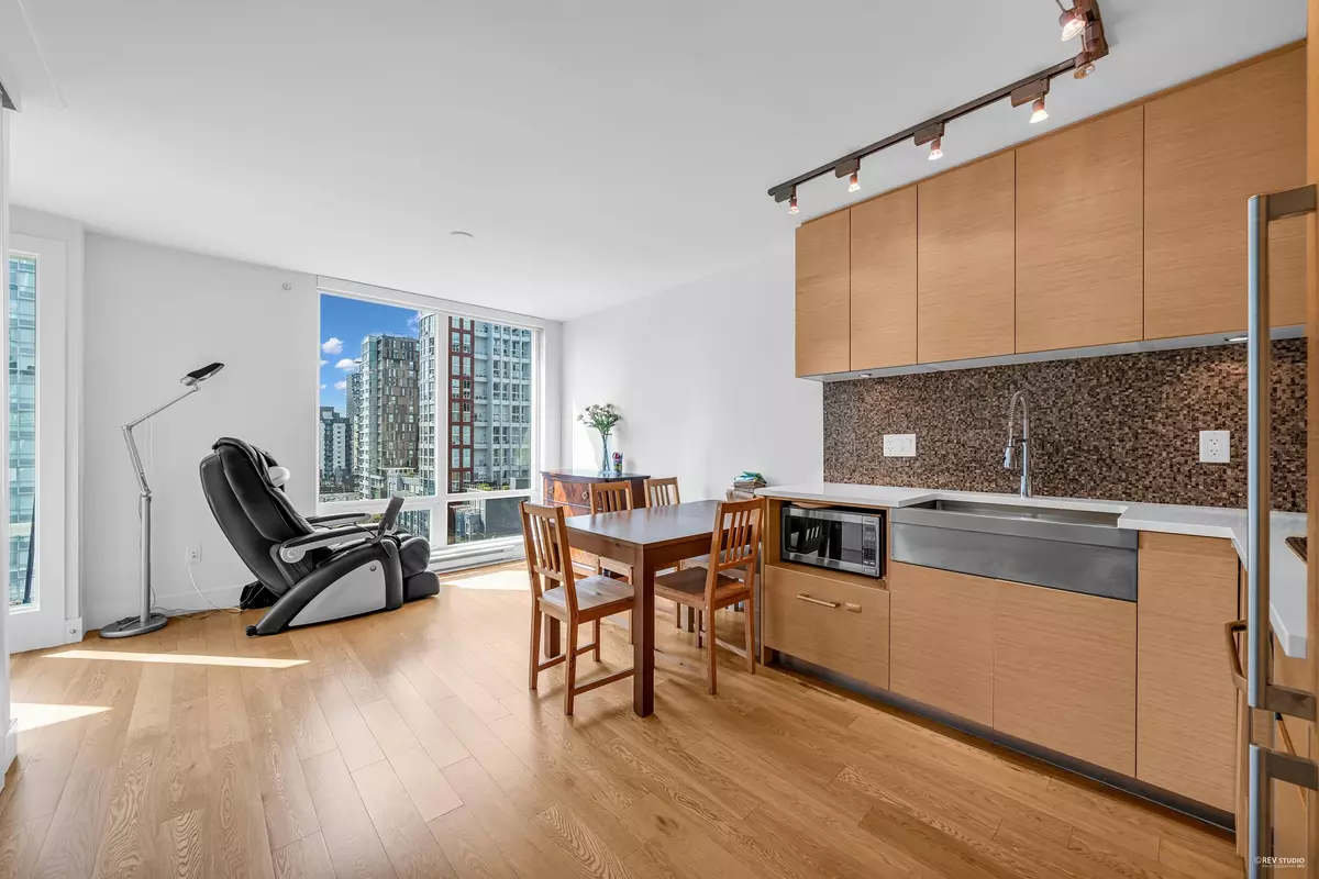 Vancouver, BC V6B 0E4,565 Smithe ST #1002