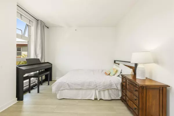 Vancouver, BC V5Z 1A3,618 W 6th AVE #11