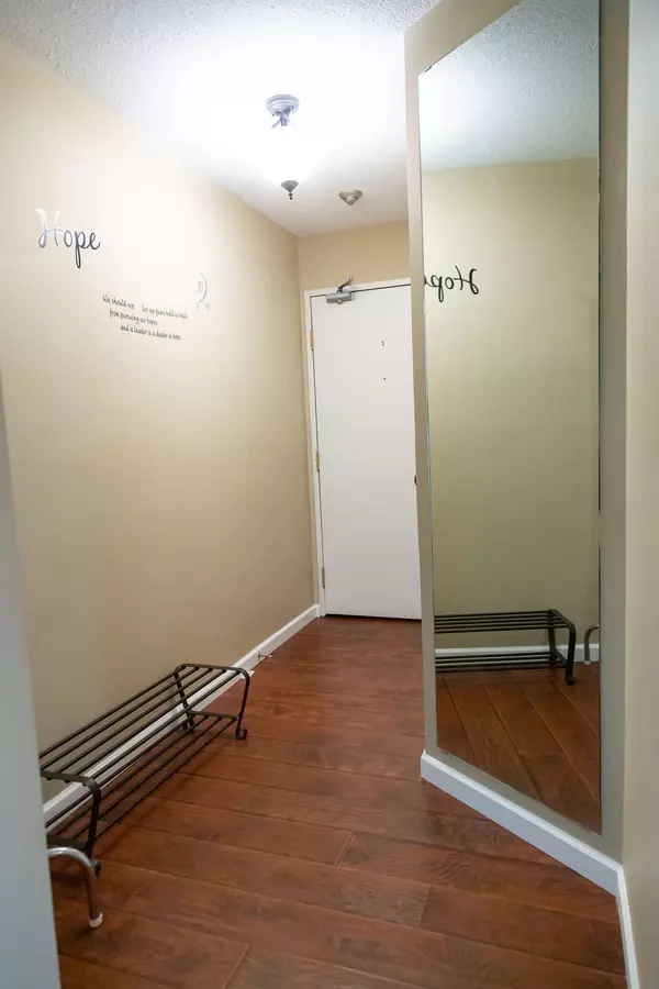 Abbotsford, BC V2S 2J6,33369 Old Yale RD #205