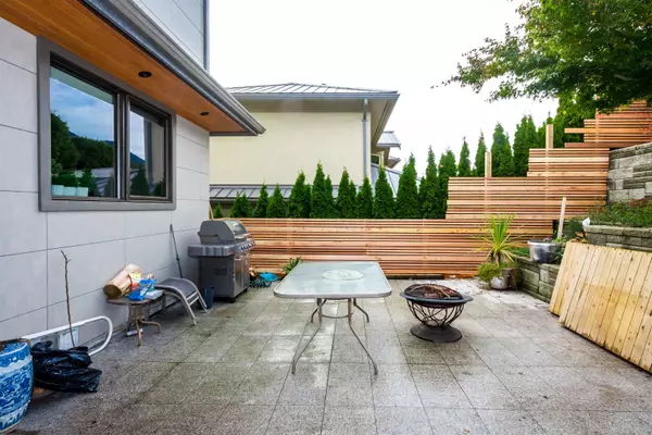 West Vancouver, BC V7V 2S8,2301 Ottawa AVE