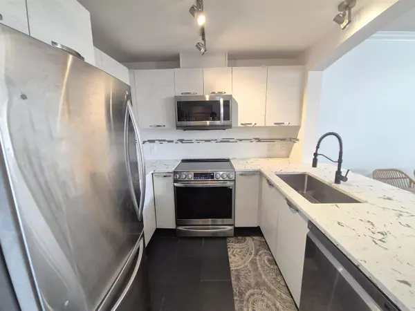 Burnaby, BC V3N 0B5,7478 Byrnepark WALK #405