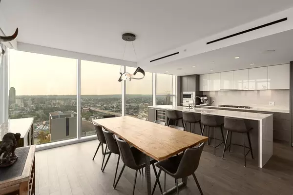 Vancouver, BC V6B 0N4,499 Pacific ST #3802