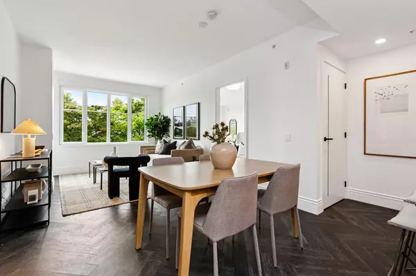 Vancouver, BC V6M 0E5,2096 W 47th AVE #210