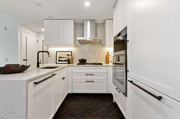 Vancouver, BC V6M 0E5,2096 W 47th AVE #210