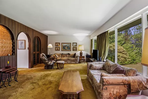 North Vancouver, BC V7J 2S5,2830 Crestlynn PL