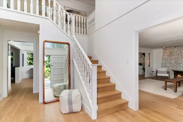 North Vancouver, BC V7R 4M4,5446 Cliffridge AVE