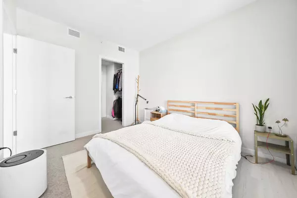 Burnaby, BC V5C 0N9,4168 Lougheed HWY #1904