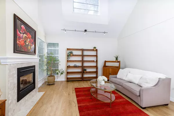 Langley, BC V3A 8C1,4847 219 ST #42