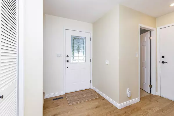 Langley, BC V3A 8C1,4847 219 ST #42