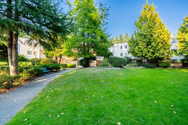 Surrey, BC V4A 1T5,12890 17 AVE #304