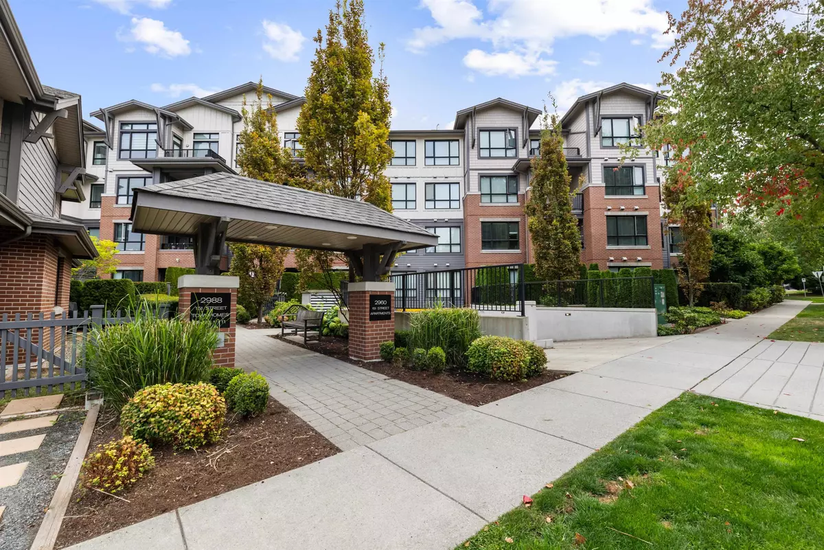 Surrey, BC V4P 0G3,2960 151 ST #214