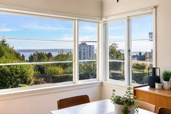 West Vancouver, BC V7T 1N6,1224 Fulton AVE