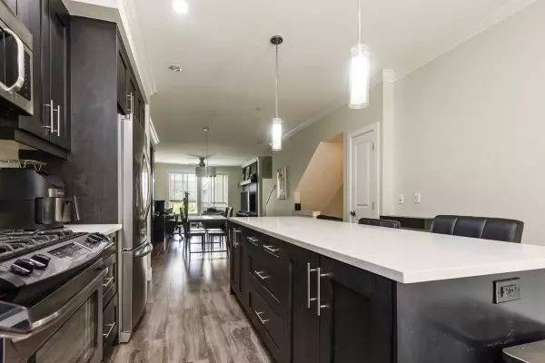 Langley, BC V2Y 0S9,19913 70 AVE #10