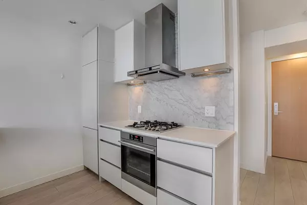 Burnaby, BC V5H 0H4,6098 Station ST #3106