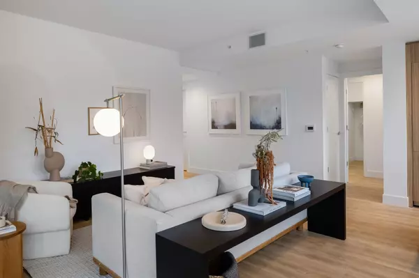 North Vancouver, BC V7J 0G1,2385 Emery CT #207