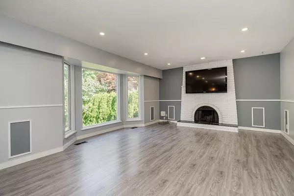 Burnaby, BC V3N 4E5,9152 Klenner DR