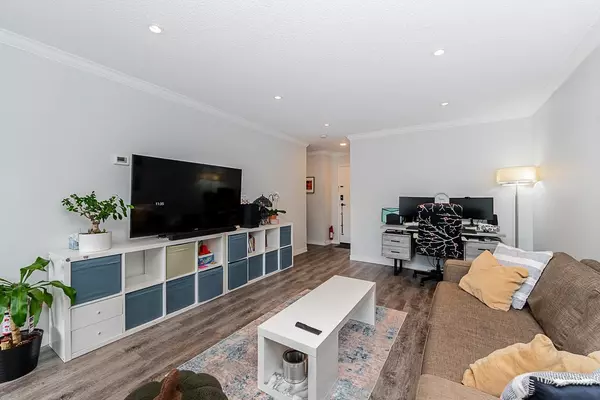 Burnaby, BC V3N 4K2,9202 Horne ST #217