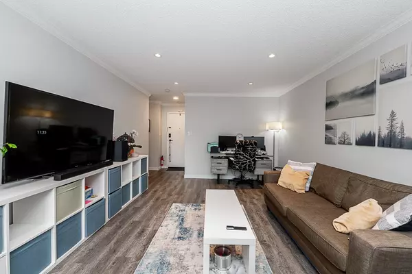 Burnaby, BC V3N 4K2,9202 Horne ST #217