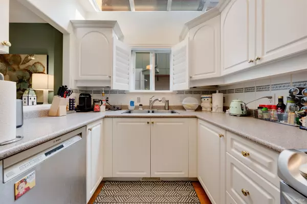 Burnaby, BC V5C 2E3,4018 Albert ST #3