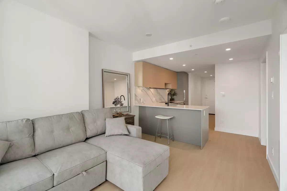 Surrey, BC V3T 0V7,13745 George Junction #1205