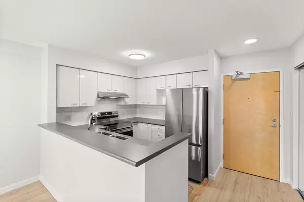 Burnaby, BC V5H 4V1,6028 Willingdon AVE #712