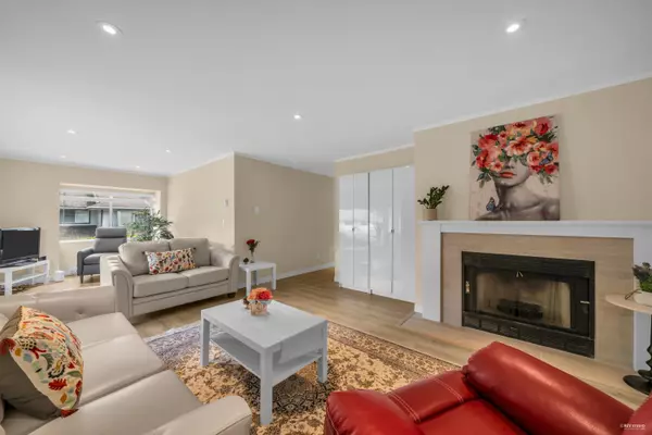 Surrey, BC V3R 9N6,9965 151 ST #12