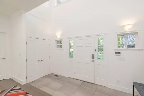 West Vancouver, BC V7T 1P3,416 Gordon AVE