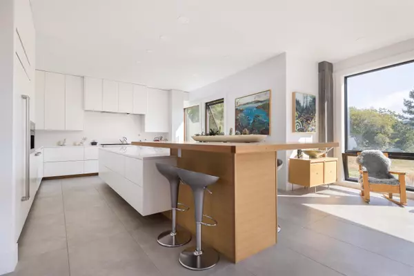 No City Value, BC V8M 1R8,7756 W Saanich RD