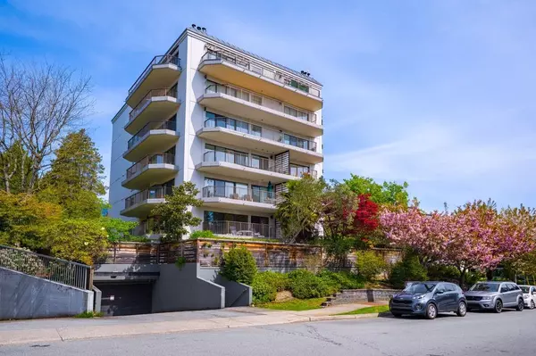 West Vancouver, BC V7V 3T4,747 17th ST #401