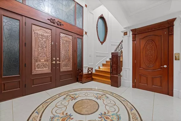 West Vancouver, BC V7S 2R4,1327 Chartwell DR