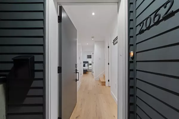 Vancouver, BC V5N 1M4,2062 E 5th AVE