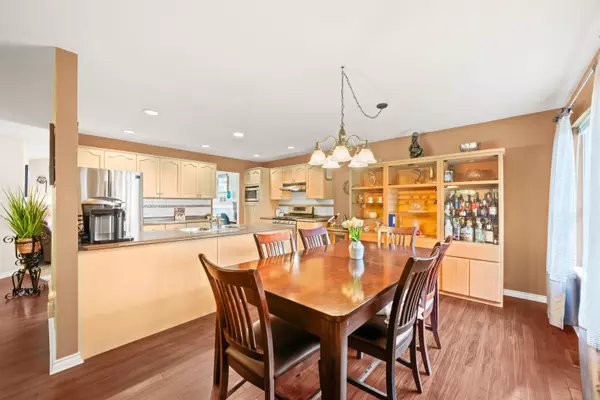 Coquitlam, BC V3E 2X8,3302 Robson DR