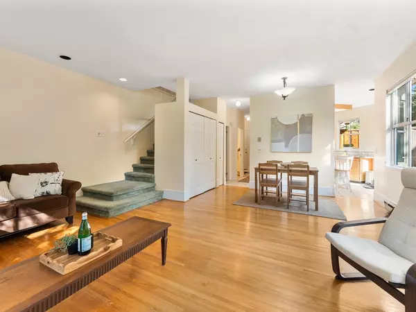 Burnaby, BC V5H 2M5,5400 Patterson AVE #11