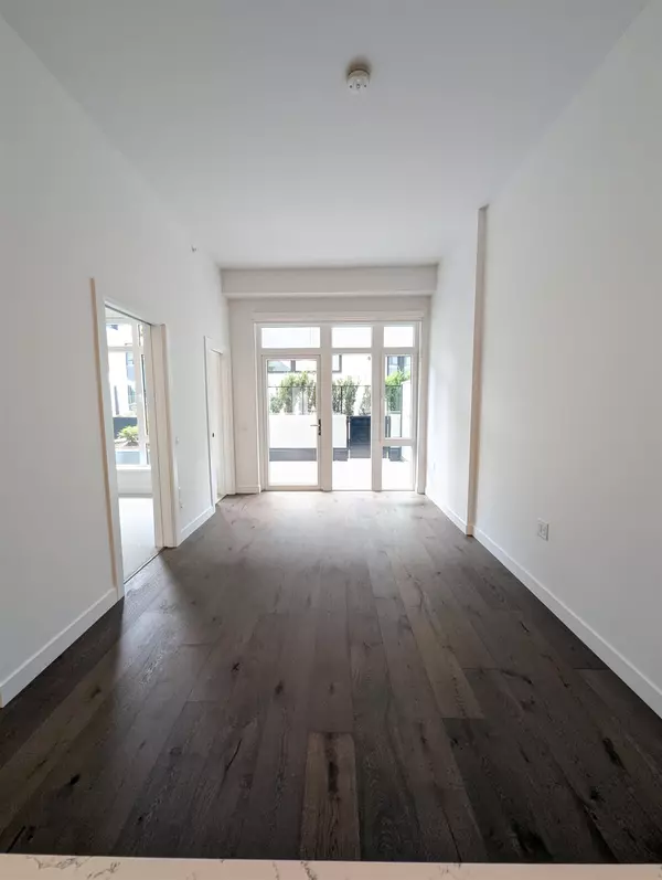 Vancouver, BC V6P 0M4,6859 Cambie ST #106